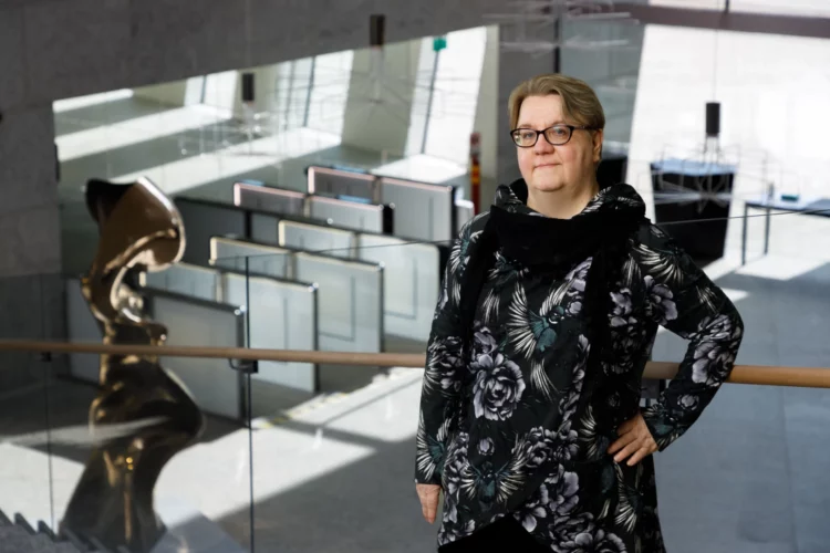 Kuva Test Engineer Tuija Järvelästä